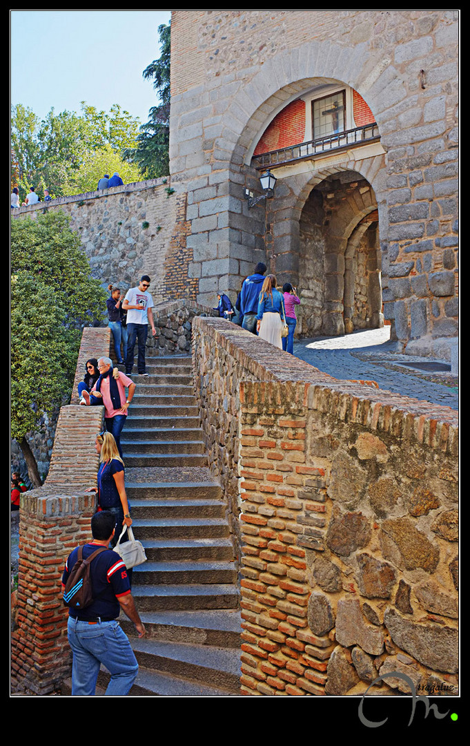 Accesos a la ciudad por la puerta de Valmardón