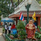 Access to Wat Chaloem Phra Kiat Worawihan