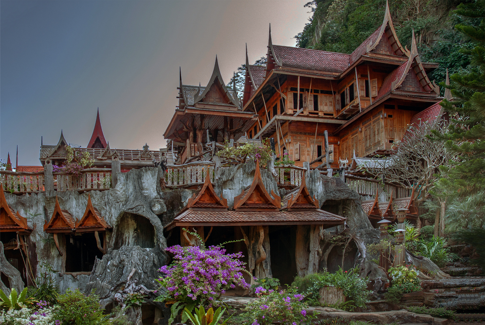 Access to Wat Tam Khao Wong 