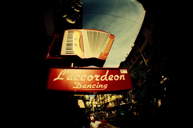 Accordeon dancing