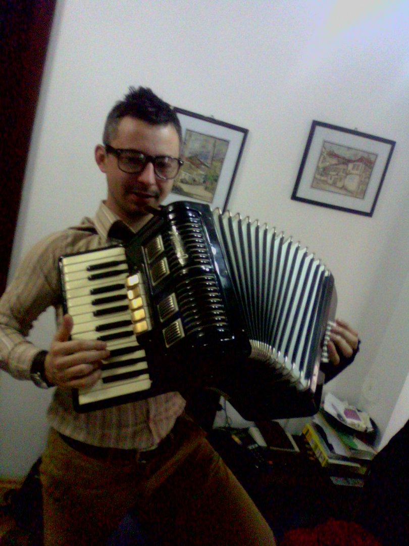 Accordeonist player