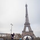 Accrochée au lampadaire