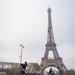 Accrochée au lampadaire