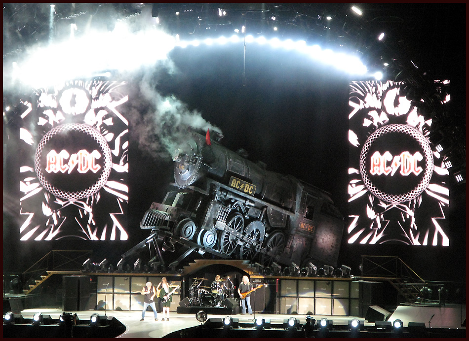 AC/DC Der Rock`n Roll Train rollt...