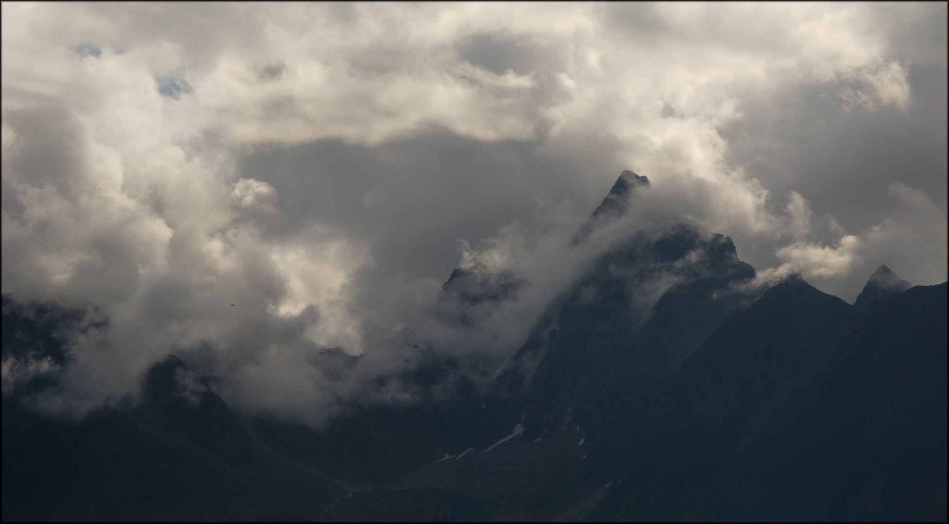 Acher in Wolken