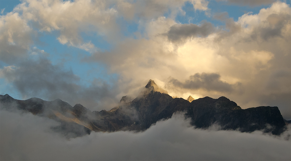 Acher mit Abendwolken