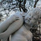 Achte Skulptur im Garten hinter dem Schloss Charlottenburg