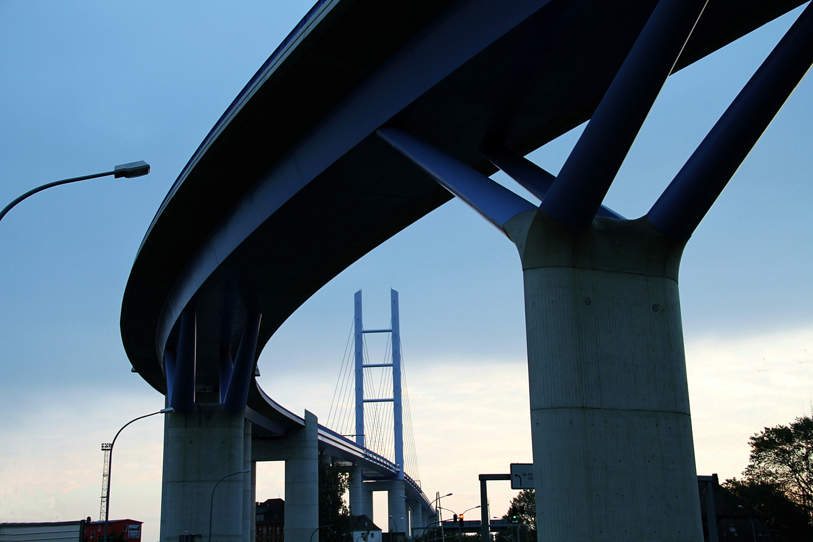 Achtuhrdreißig ... die Rügenbrücke