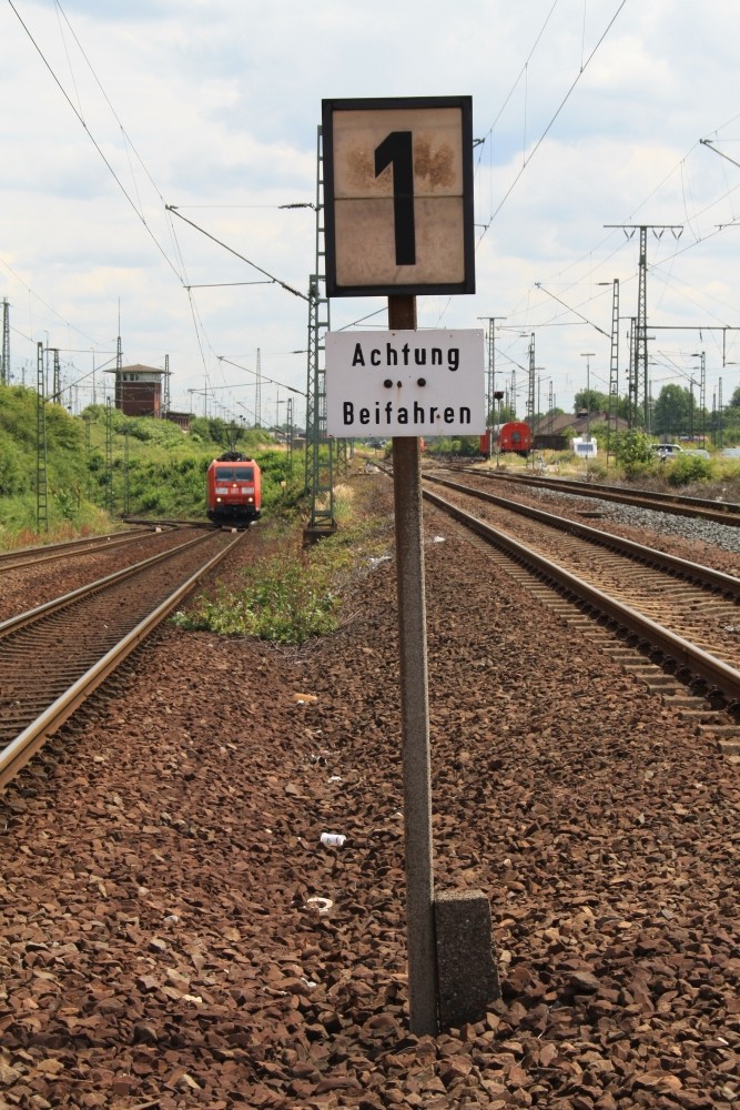 "Achtung Beifahren" .... "maximal 10 km/h erlaubt"