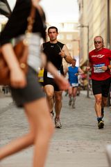 Achtung die Marathon Läufer kommen