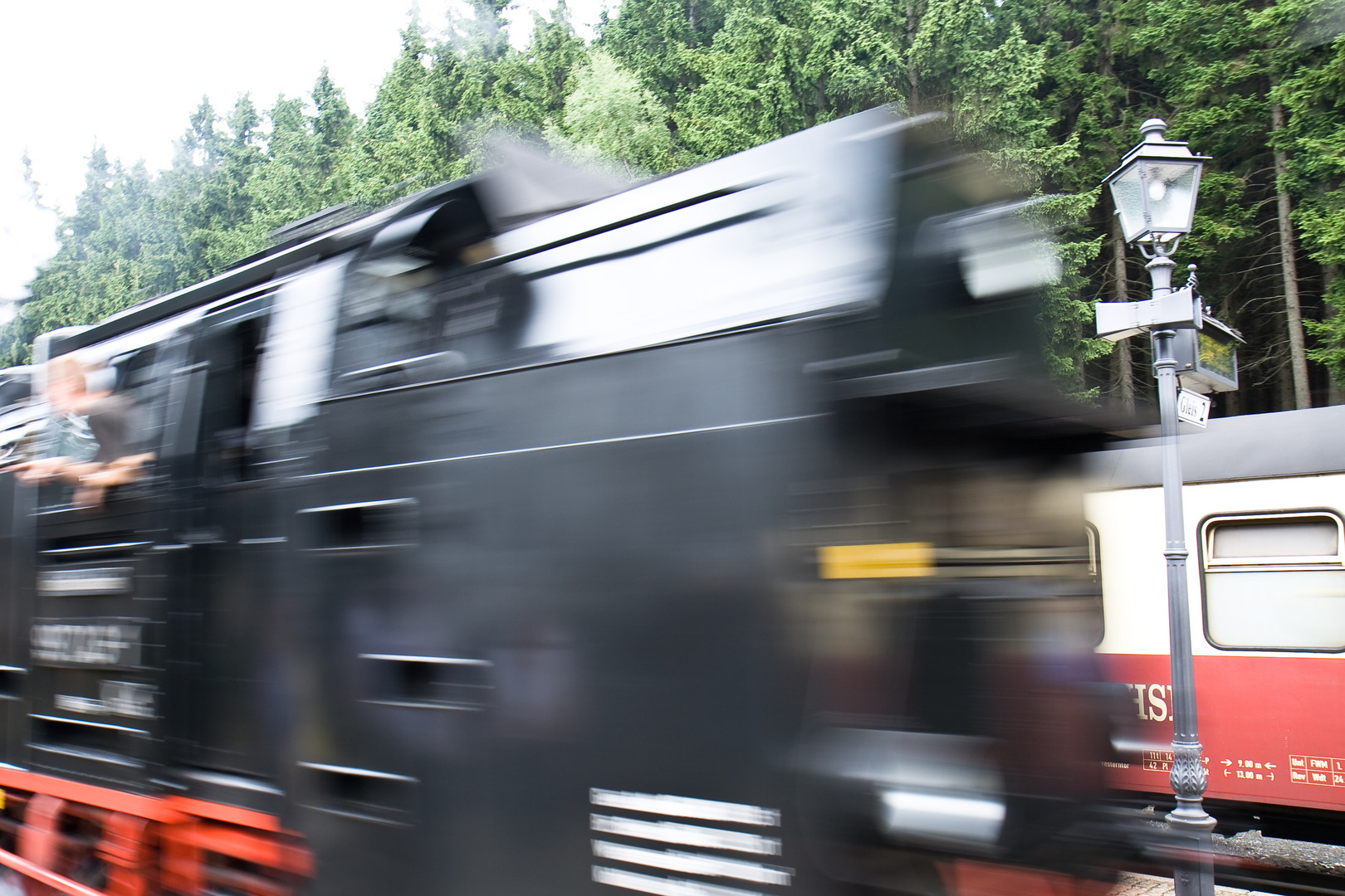 ACHTUNG - Harzer Schmalspurbahn fährt ein