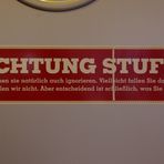 ACHTUNG STUFE (Kleingedrucktes beachten)