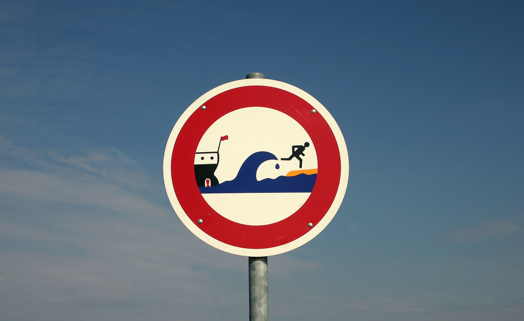 Achtung! Weglaufen vor Tsunamiwelle verboten!
