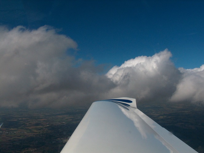 Achtung,Abstand zu Erde- 2000 Meter.