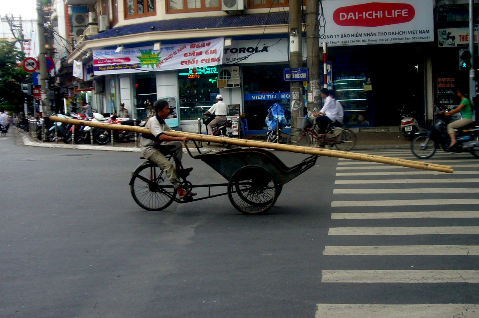 Achtung,Fahrradfahrer in Hue