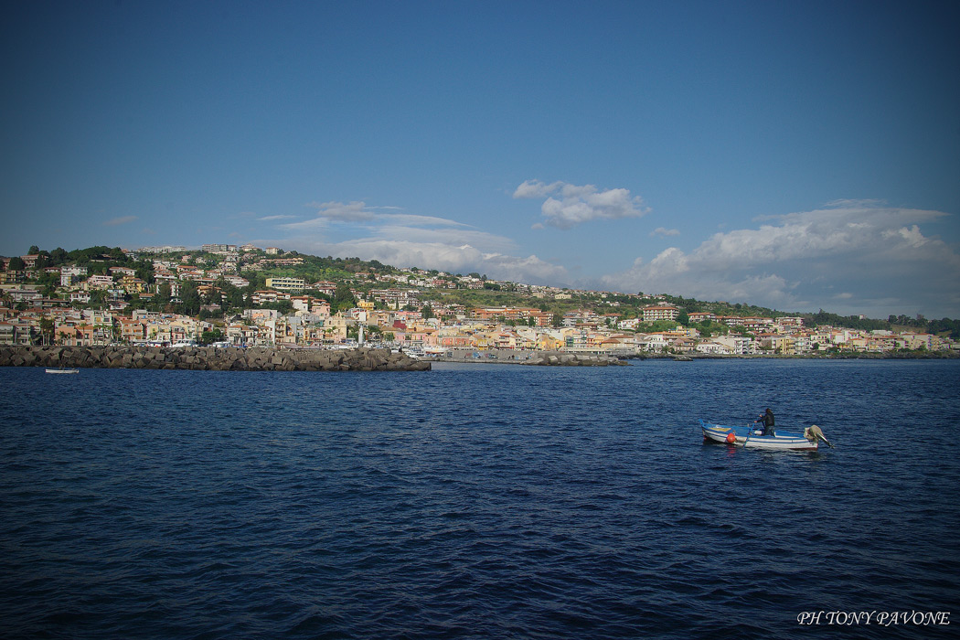 ACITREZZA VISTA DAL ISOLA LACHEA