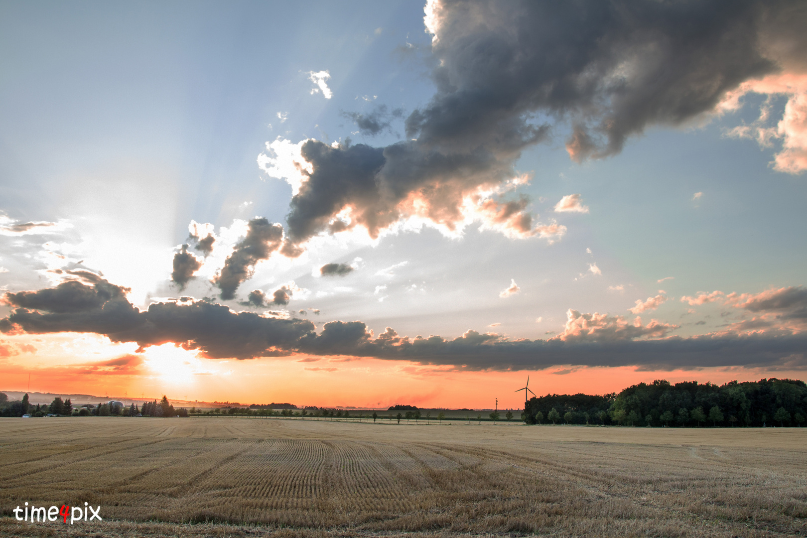 Acker im Sonnenuntergang