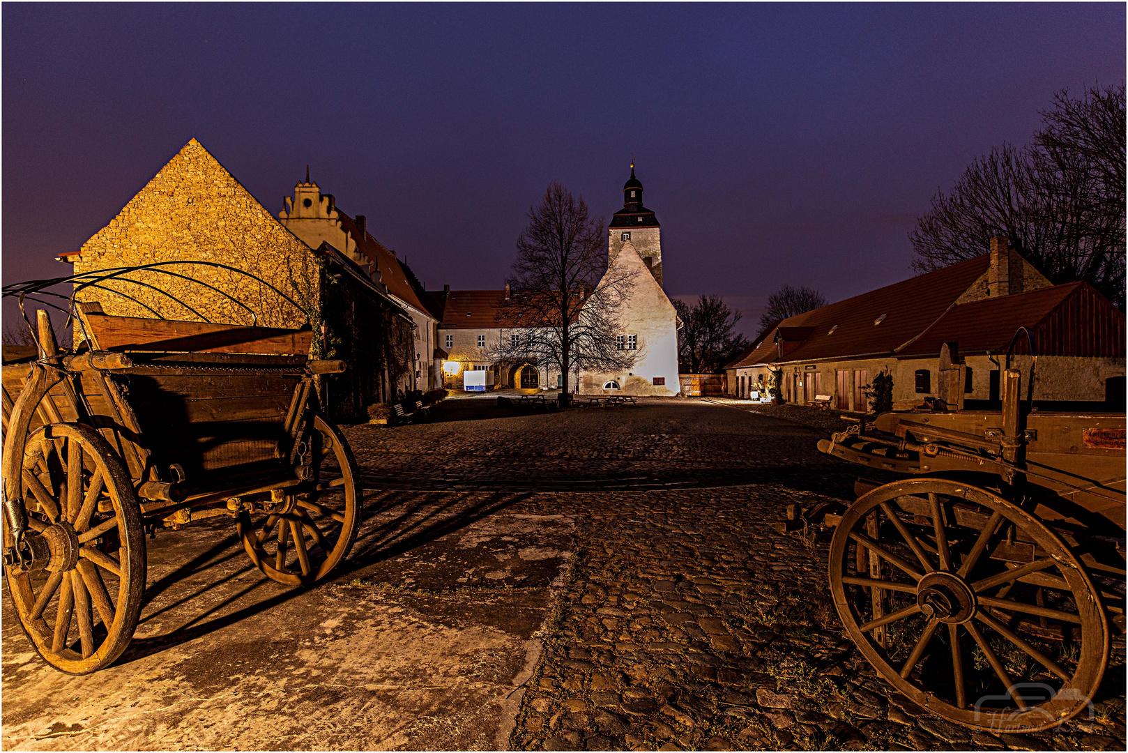 Ackerwagen auf den Burghof