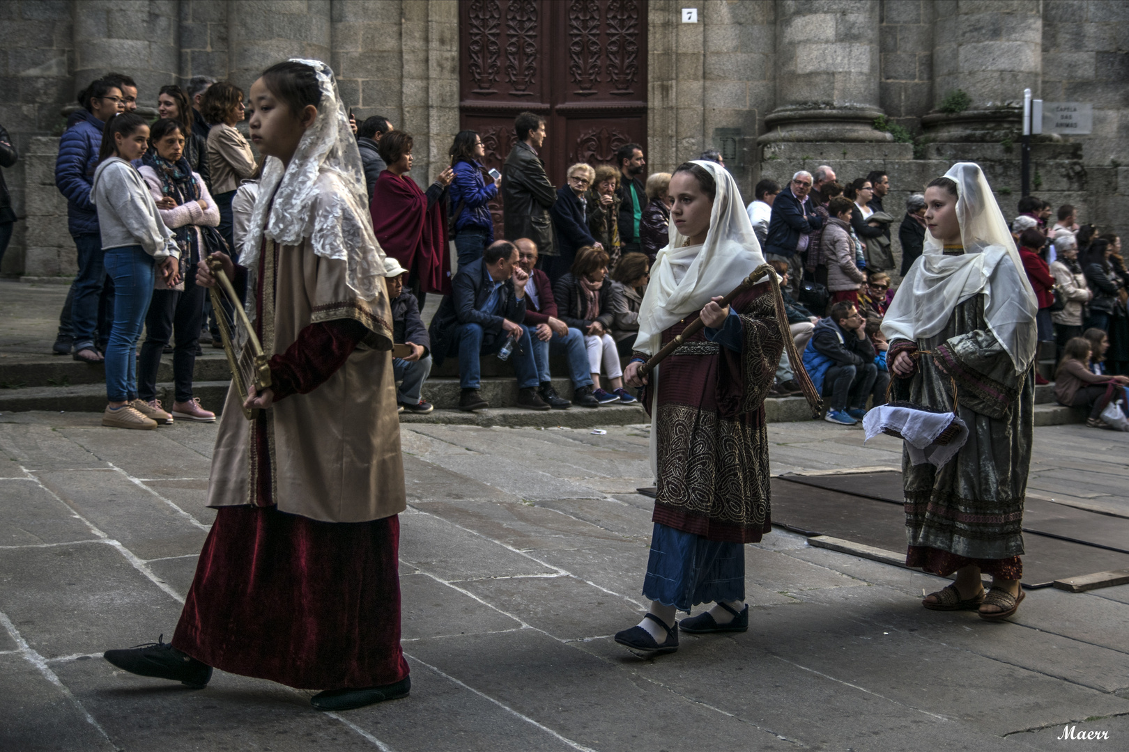 Acompañantes en L a Procesión del Santo Entierro