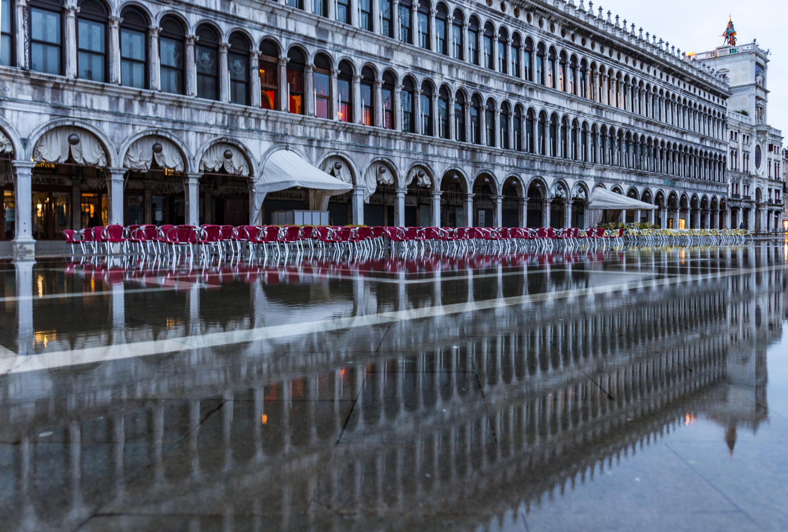 Acqua Alta auf der Piazza San Marco