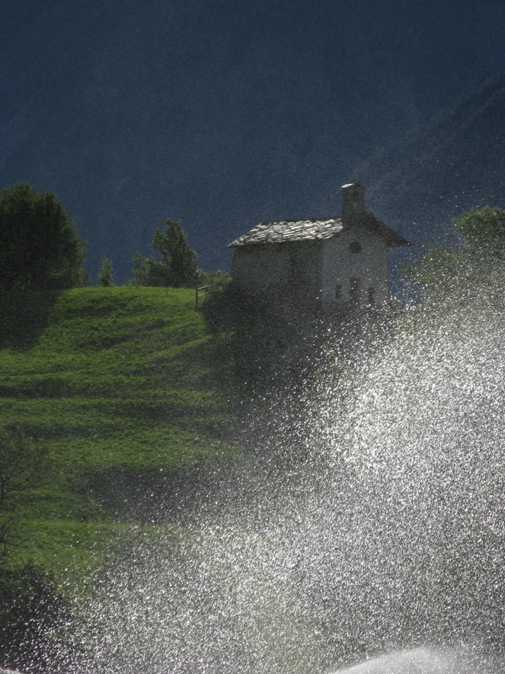 Acqua sui prati - chiesetta