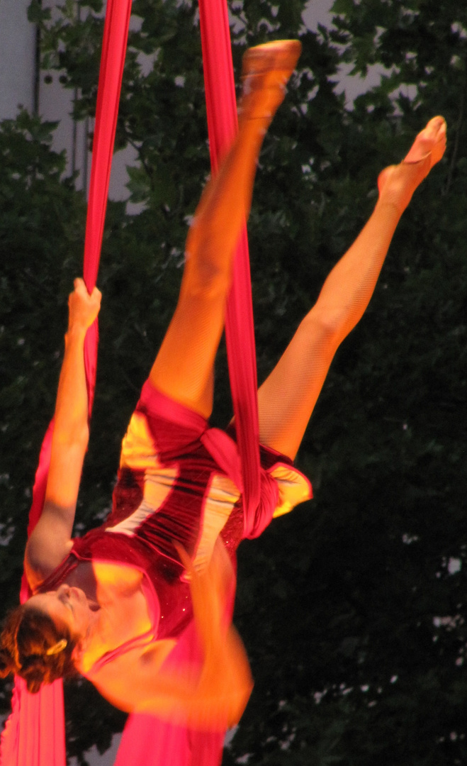 Acrobat Dance 01