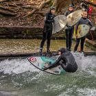 Action in der Eisbachwelle mit Janina Zeitler