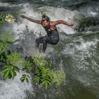 Action in der Eisbachwelle mit John Lizano