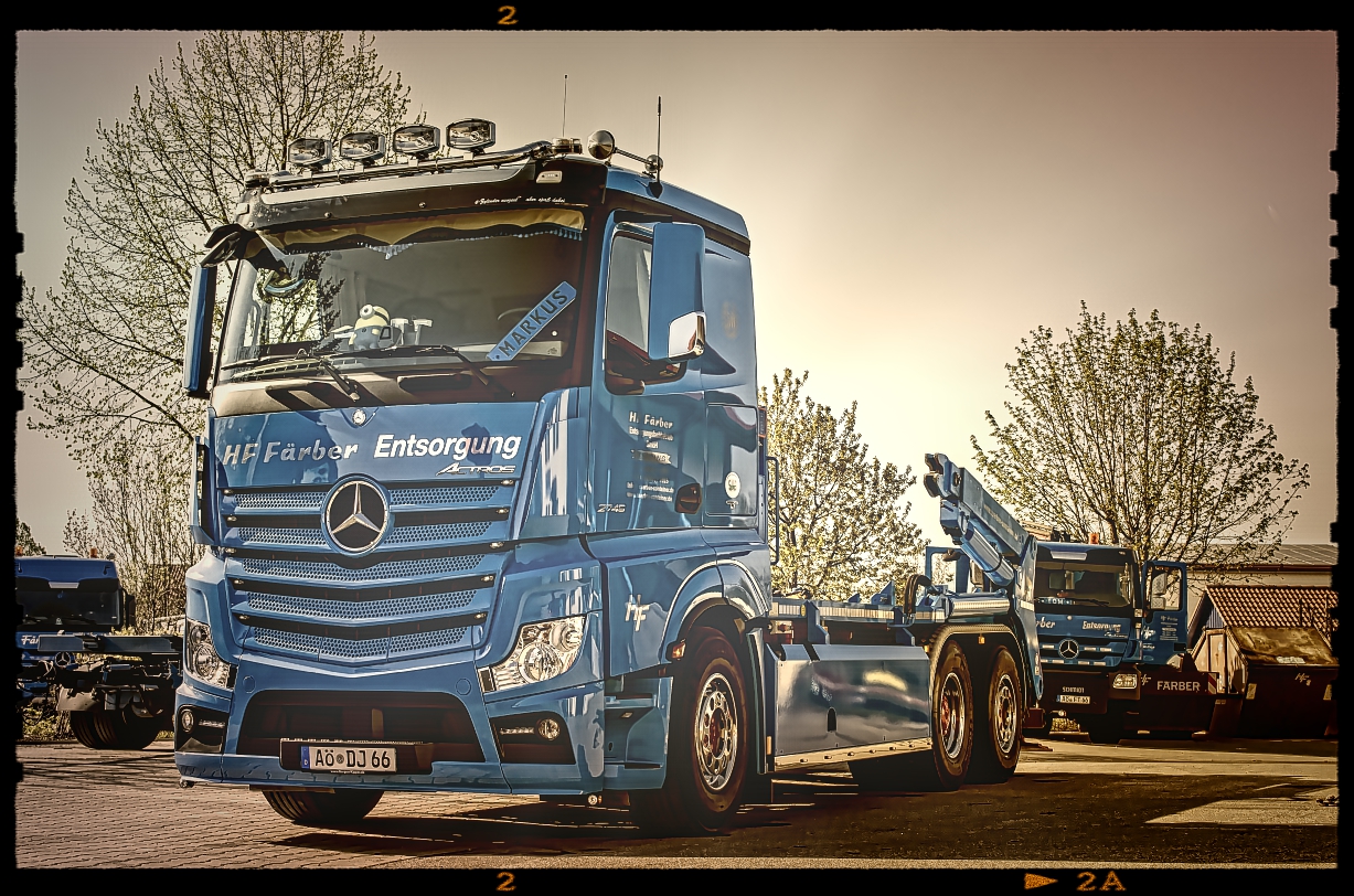 Actros 2745 mit Gergen Silosteller-Aufbau