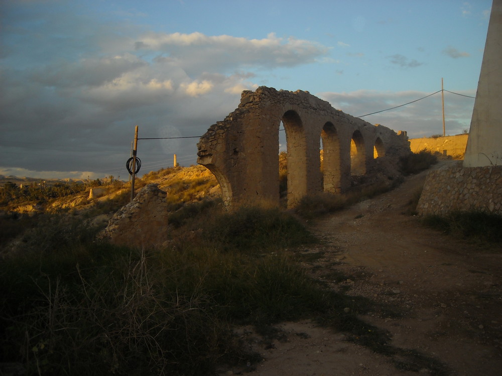 Acueducto Abandonado