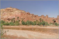 Aïd-Ben-Haddou mit Einmanncaravane unterwegs.