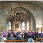 Ad hoc -Singen vor Freunden in der Kirche