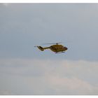 ADAC Hubschrauber beim Landeanflug in Riesa