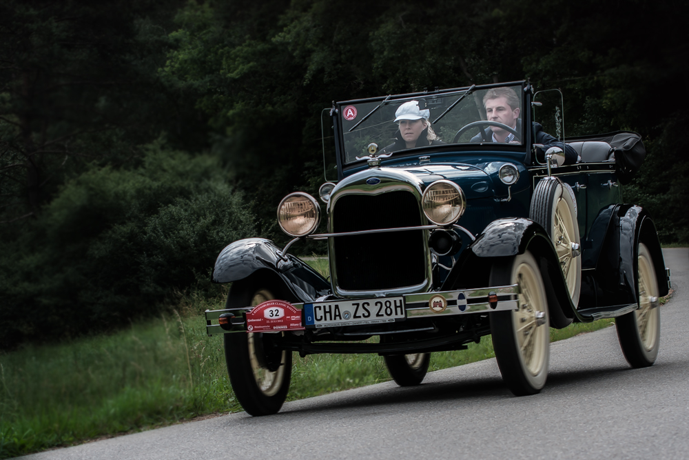 Adam und Eva sündigten in einem Ford