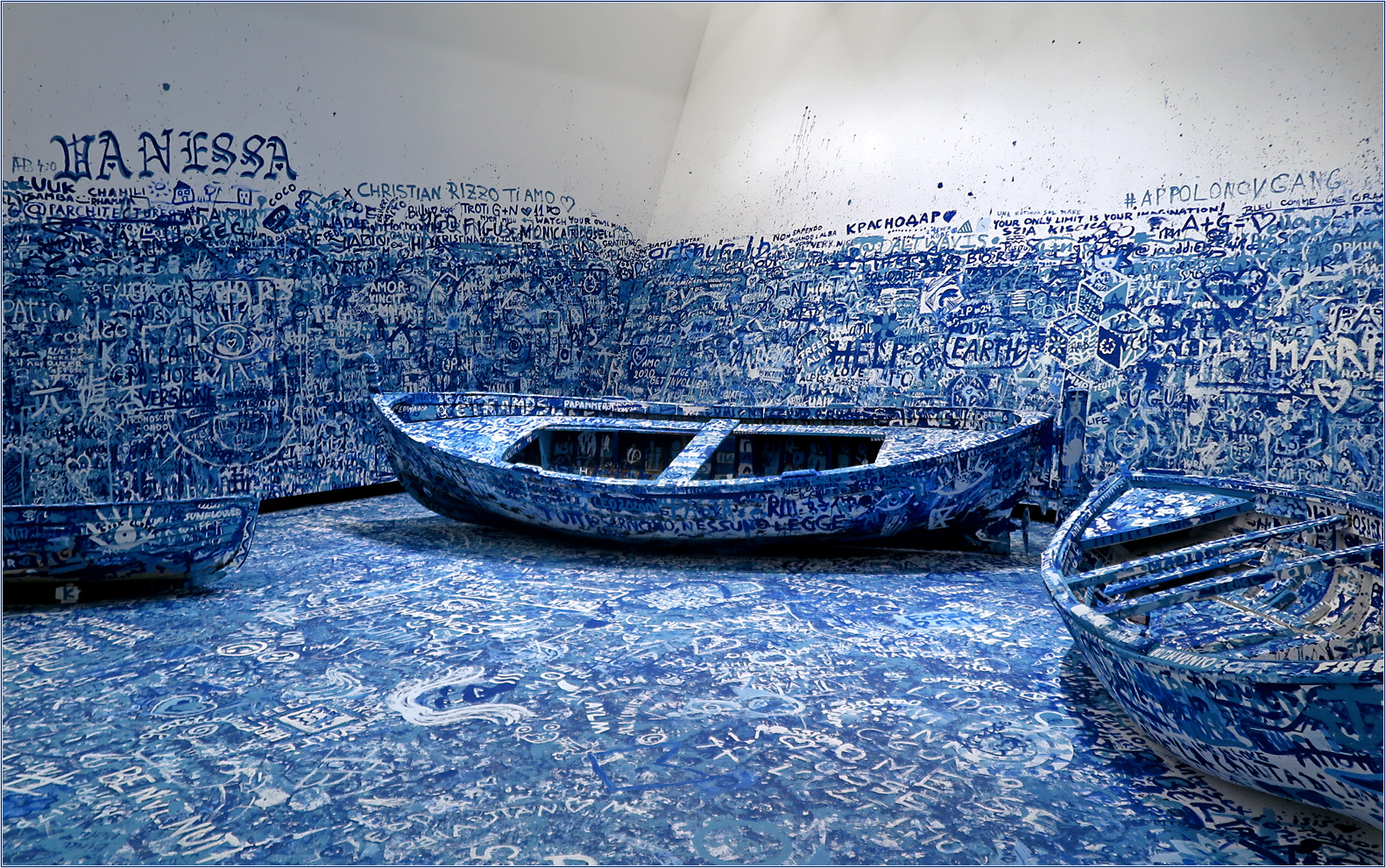 "ADD COLOR (REFUGEE BOAT)" - Mitmachkunst - MAXXI – Museo nazionale delle arti del XXI secolo - Rom