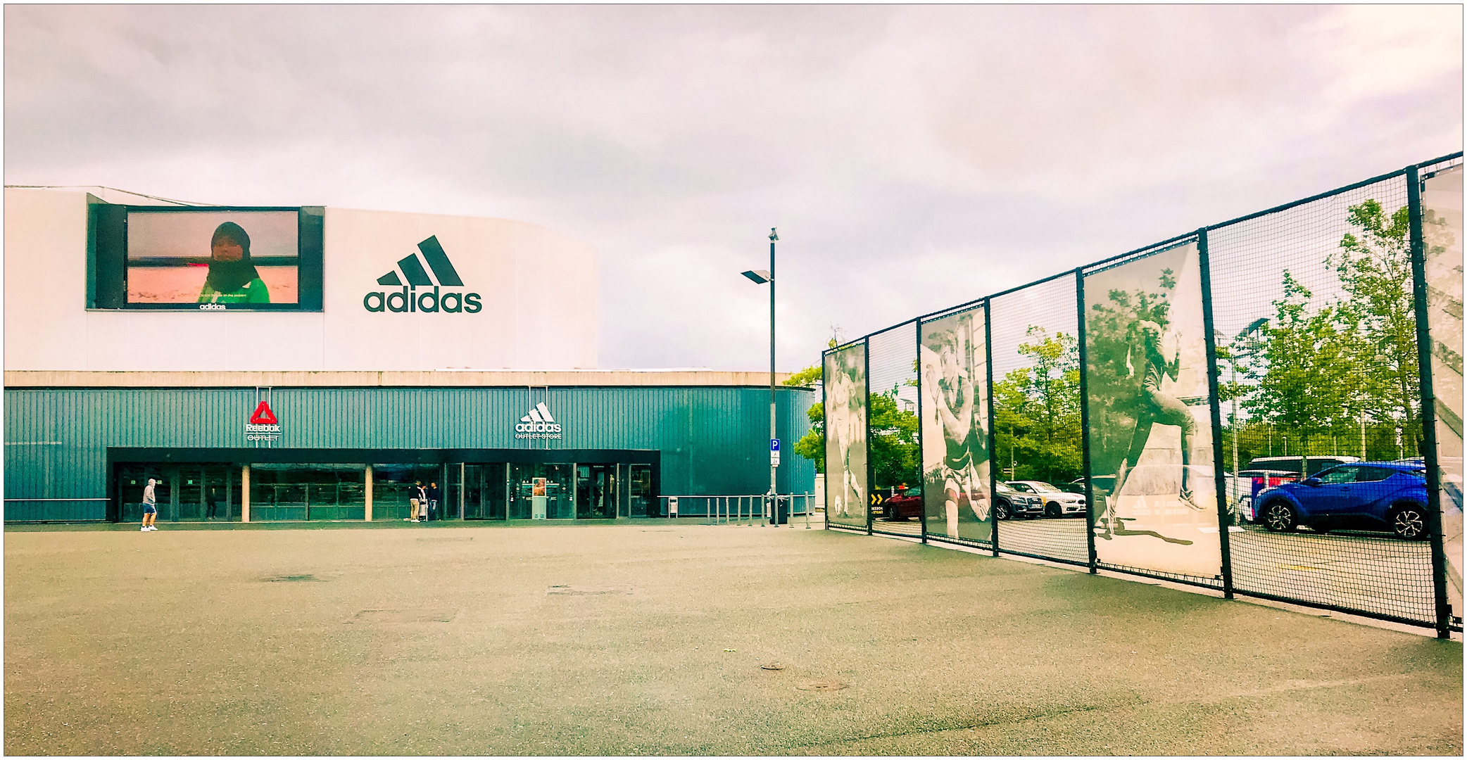 adidas- Outlet Store