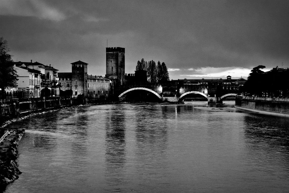 Adige al tramonto, Verona