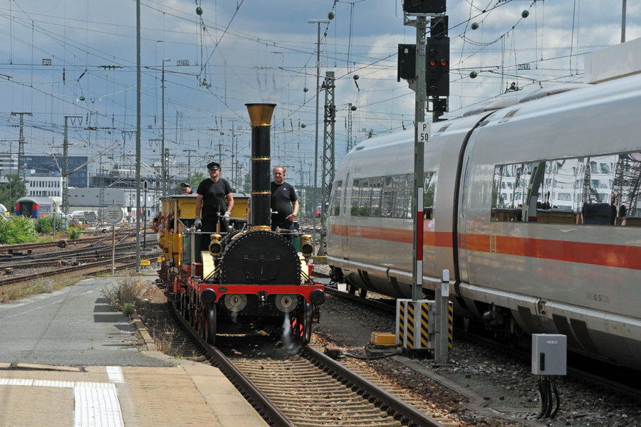 Adler - Einfahrt im Hauptbahnhof Nürnberg