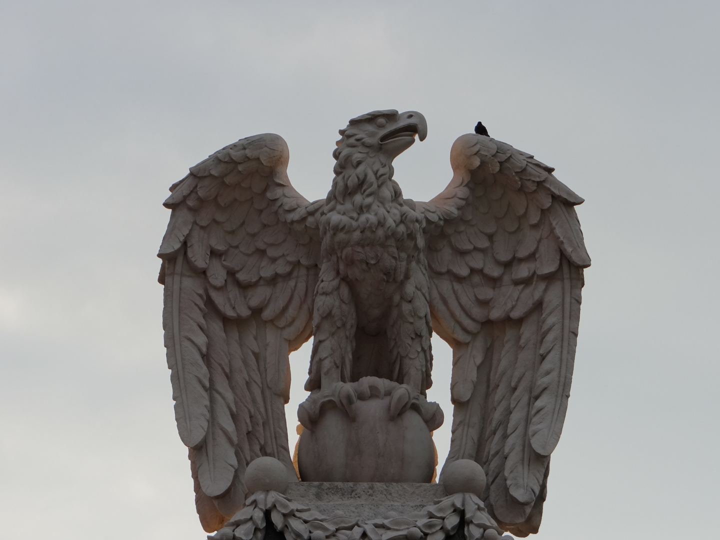 Adler vor dem Kasino Salzburg