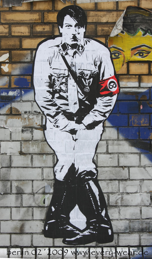 ADOLF HITLER  adorned with pretzels *gg*  - street art berlin 2´2009