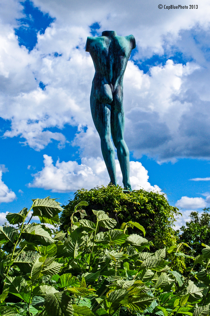 Adonis vor Wolken