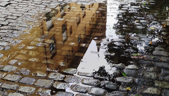 adoquines en el agua.............................