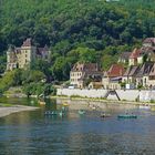 Adossé à une Falaise le long de la Dordogne ....