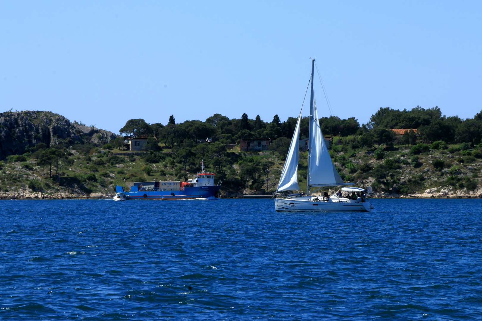 Adria bei der Stadt Sibenik (Kroatien