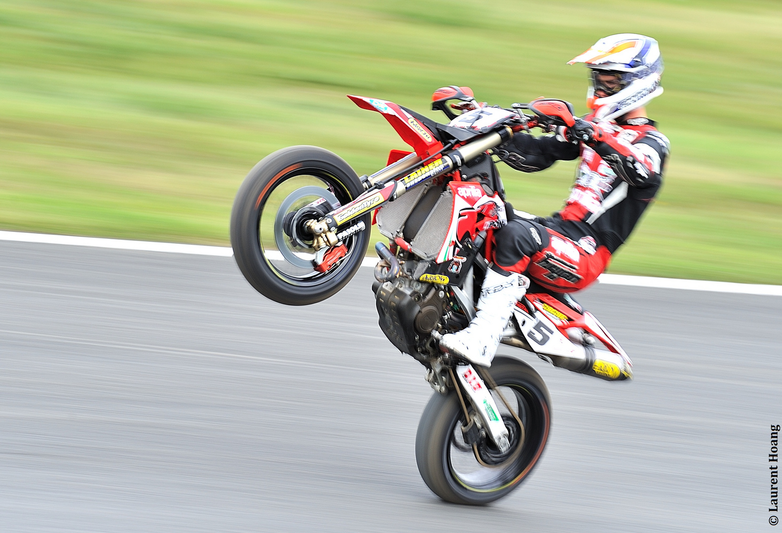 Adrien Chareyre (le frère de Thomas) sur 3e marche du podium mondial de supermoto