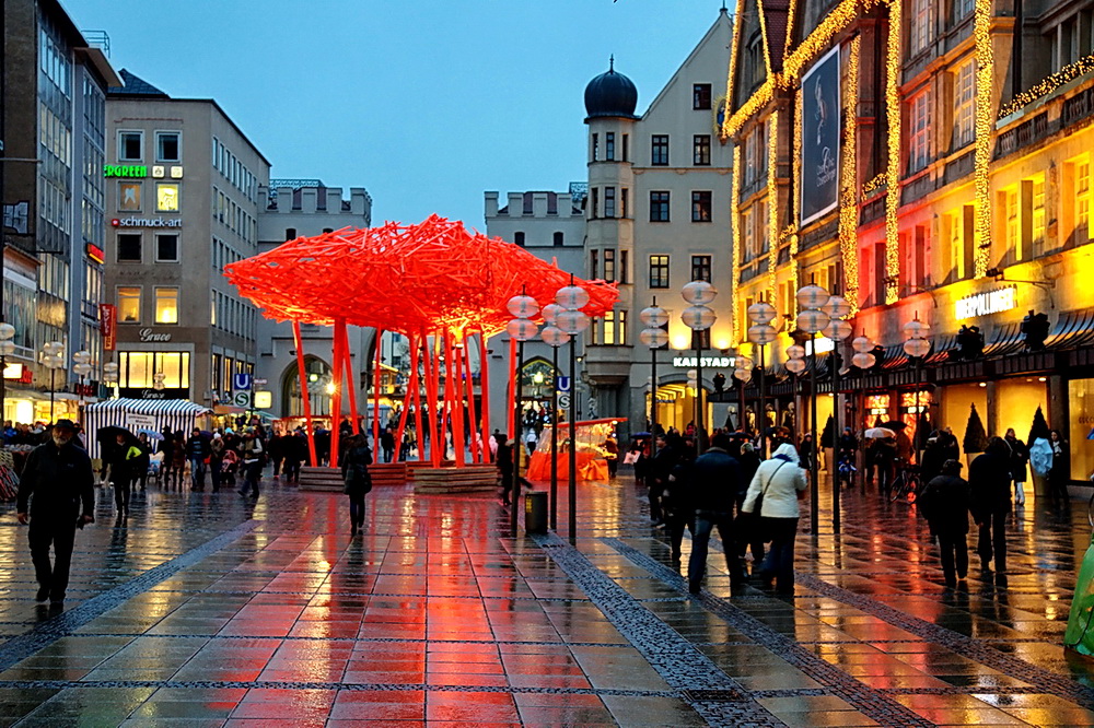 Advent, Advent, ein Kunstwerk leuchtet