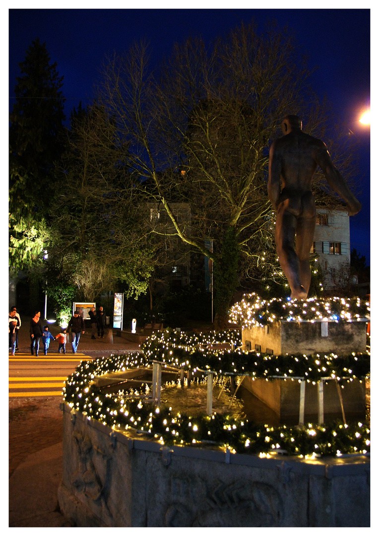 Advent in Frauenfeld IV: Sämannbrunnen mit Schloss