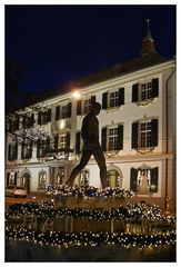 Advent in Frauenfeld VII: Der Sämannsbrunnen mit Rathaus