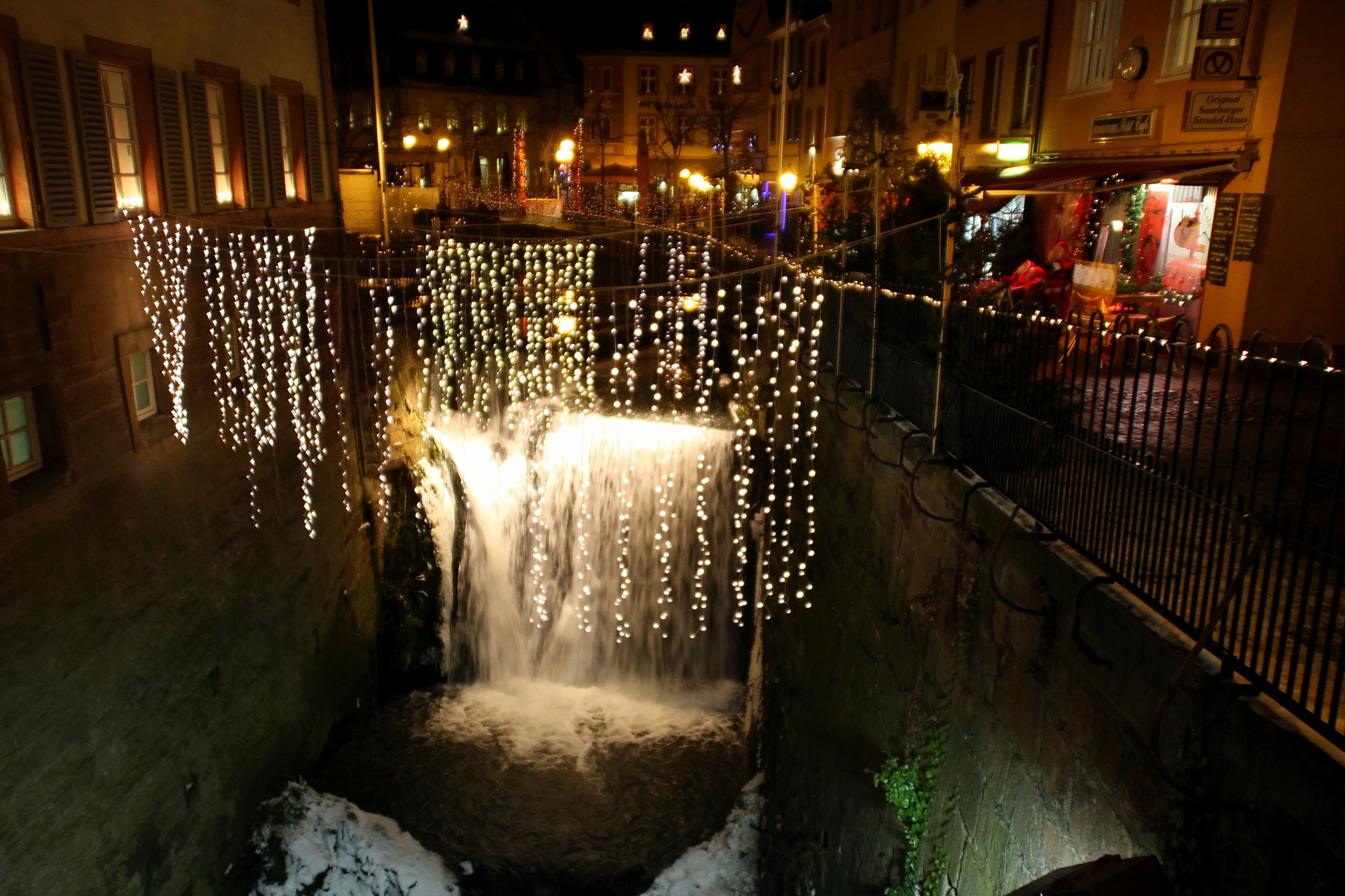 Advent in Saarburg am Wasserfall