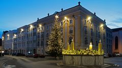 Adventkranz mit Rathaus Wels